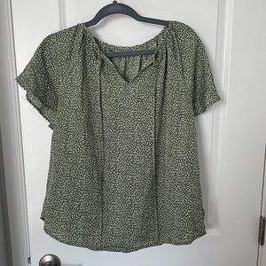Shein green giraffe pattern shirt. Original pics attached!! NEVER worn.